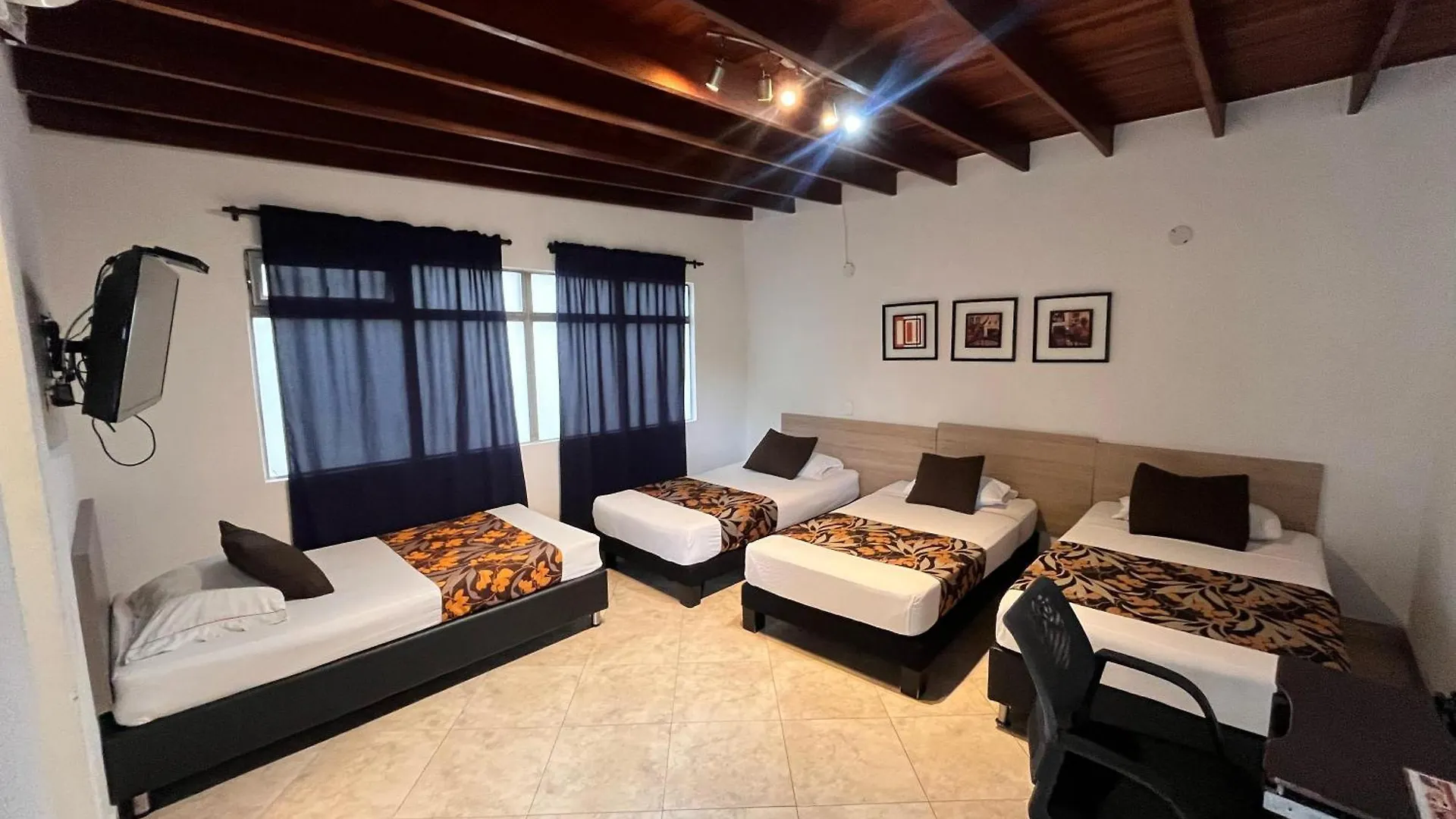 Hotel Quinta Avenida Medellin 3*,