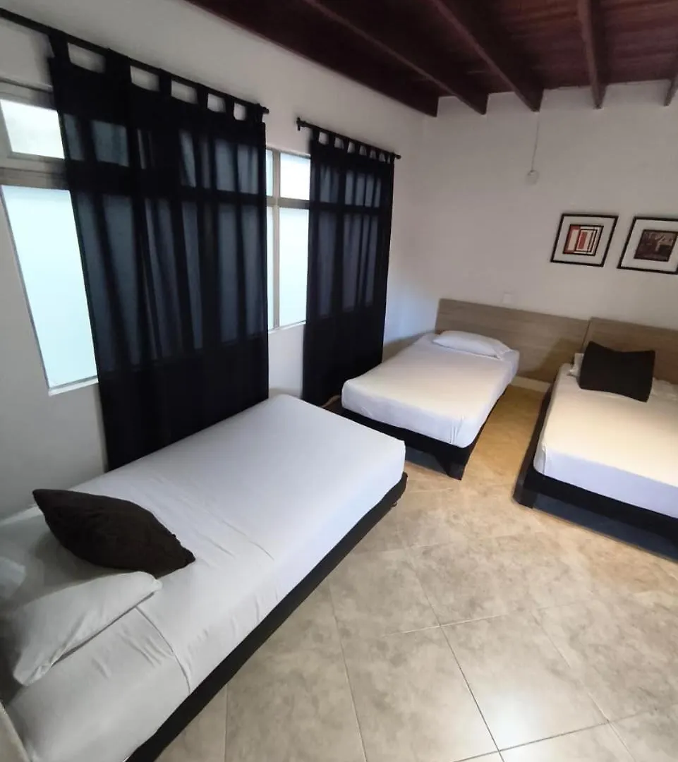 Hotel Quinta Avenida 메딜린